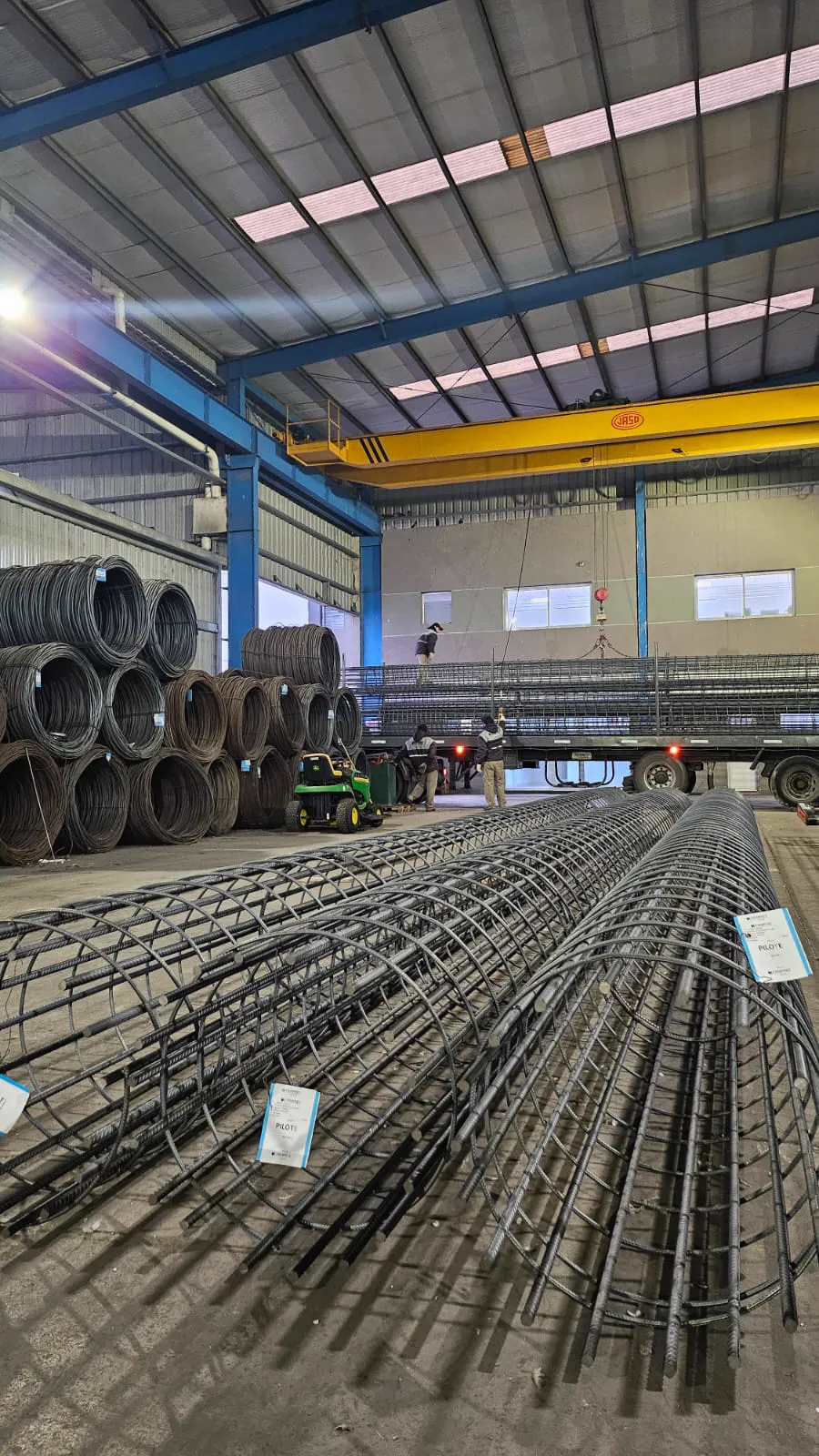 Pilotes prearmados Favipret en planta, listos para despacho